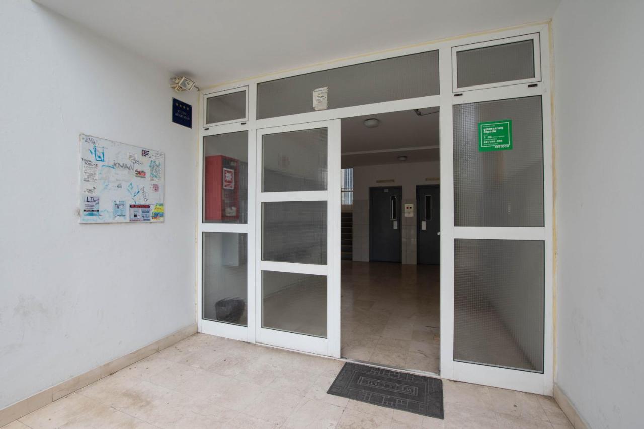 Apartman Grof Split Exteriör bild