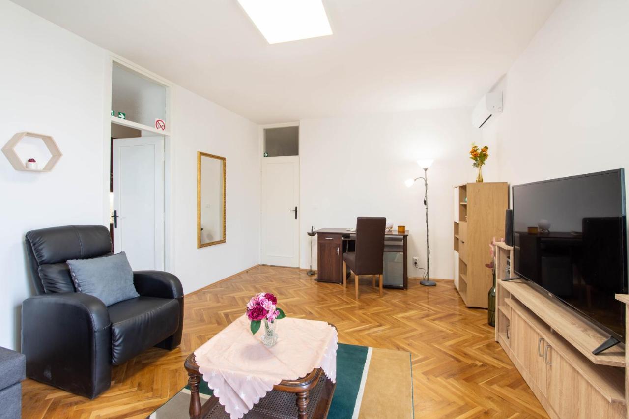 Apartman Grof Split Exteriör bild